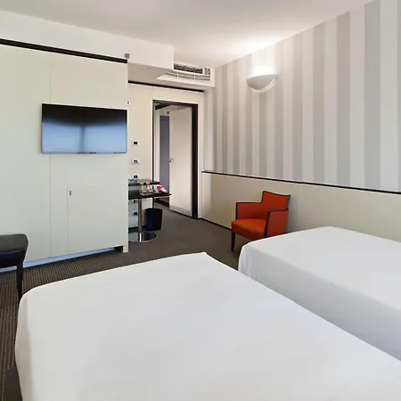 Hotel Nh Venezia Laguna Palace 4*